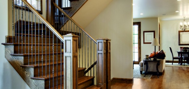 Jak dbać o drewniane schody?